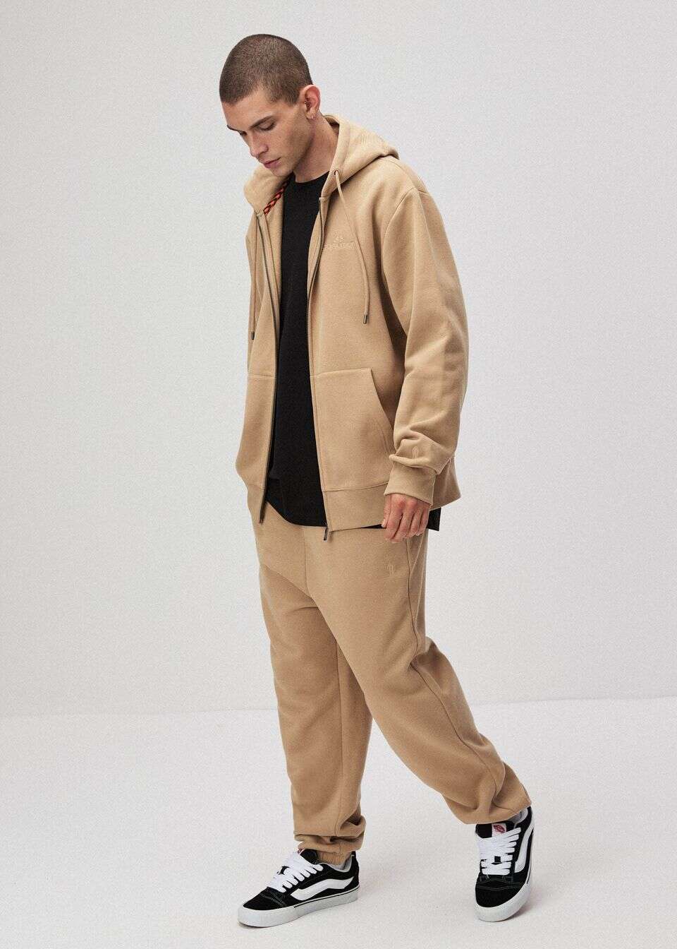 Rozpinana bluza z kapturem z firmowym logo