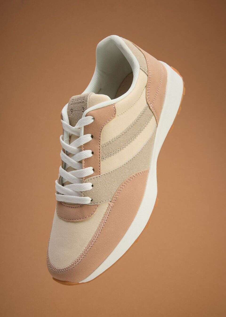Beżowe sneakersy damskie