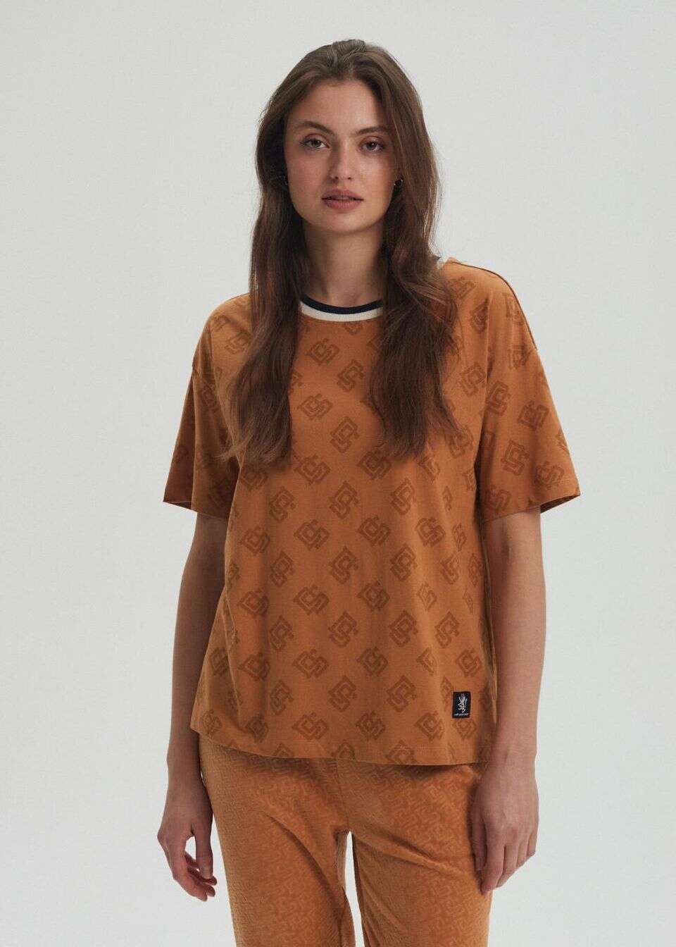 Bawełniany t-shirt damski w orginalny print