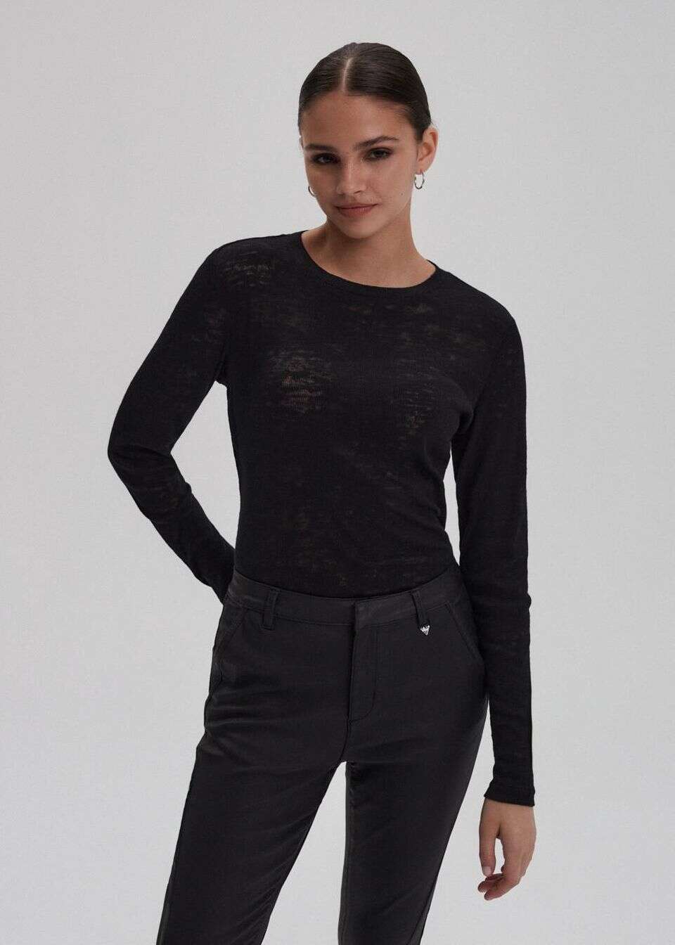 Bluzka damska z eleganckim prześwitem