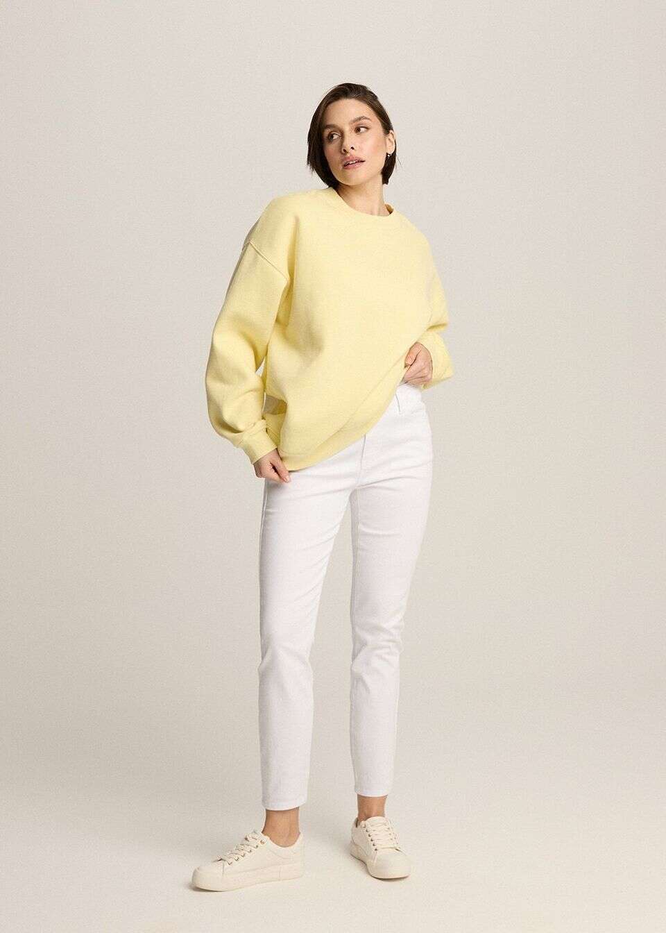 Jeansy slim fit ze średnim stanem