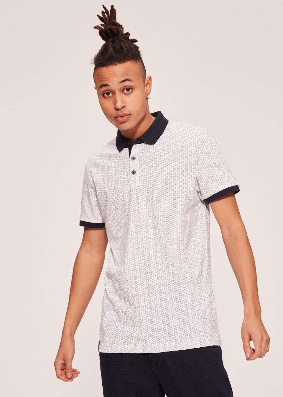 Koszulka polo w geometryczny wzór
