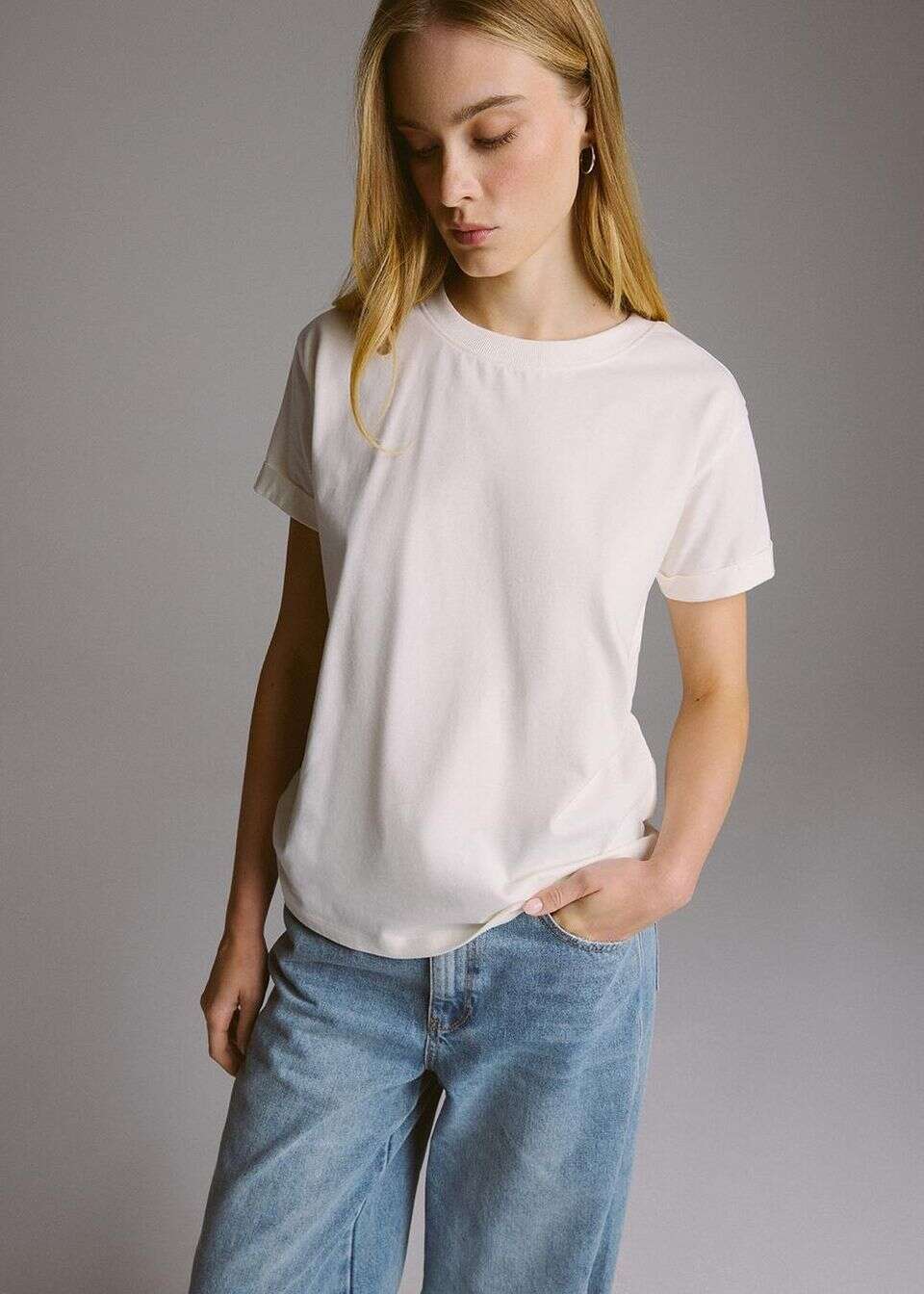 Klasyczny T-shirt damski z grubej, miękkiej dzianiny