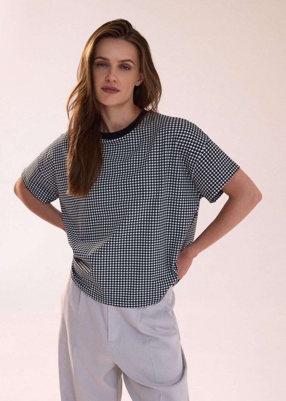 Luźny T-shirt bawełniany we wzór pepitki