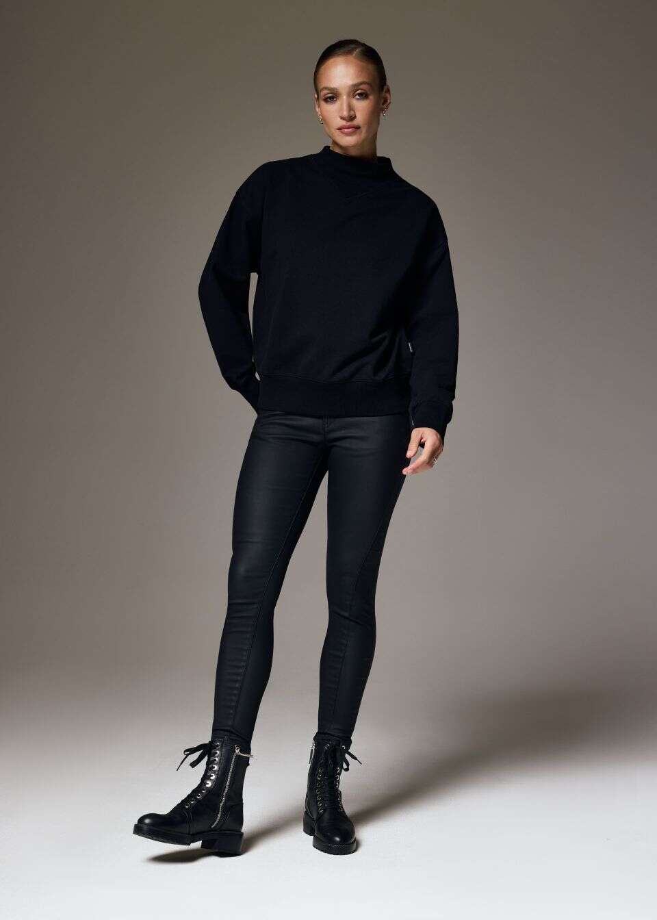 Woskowane spodnie skinny fit