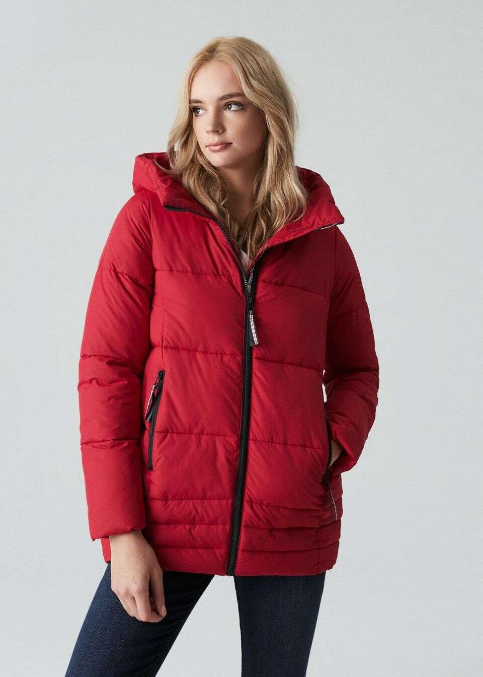 Pikowana parka w sportowym stylu