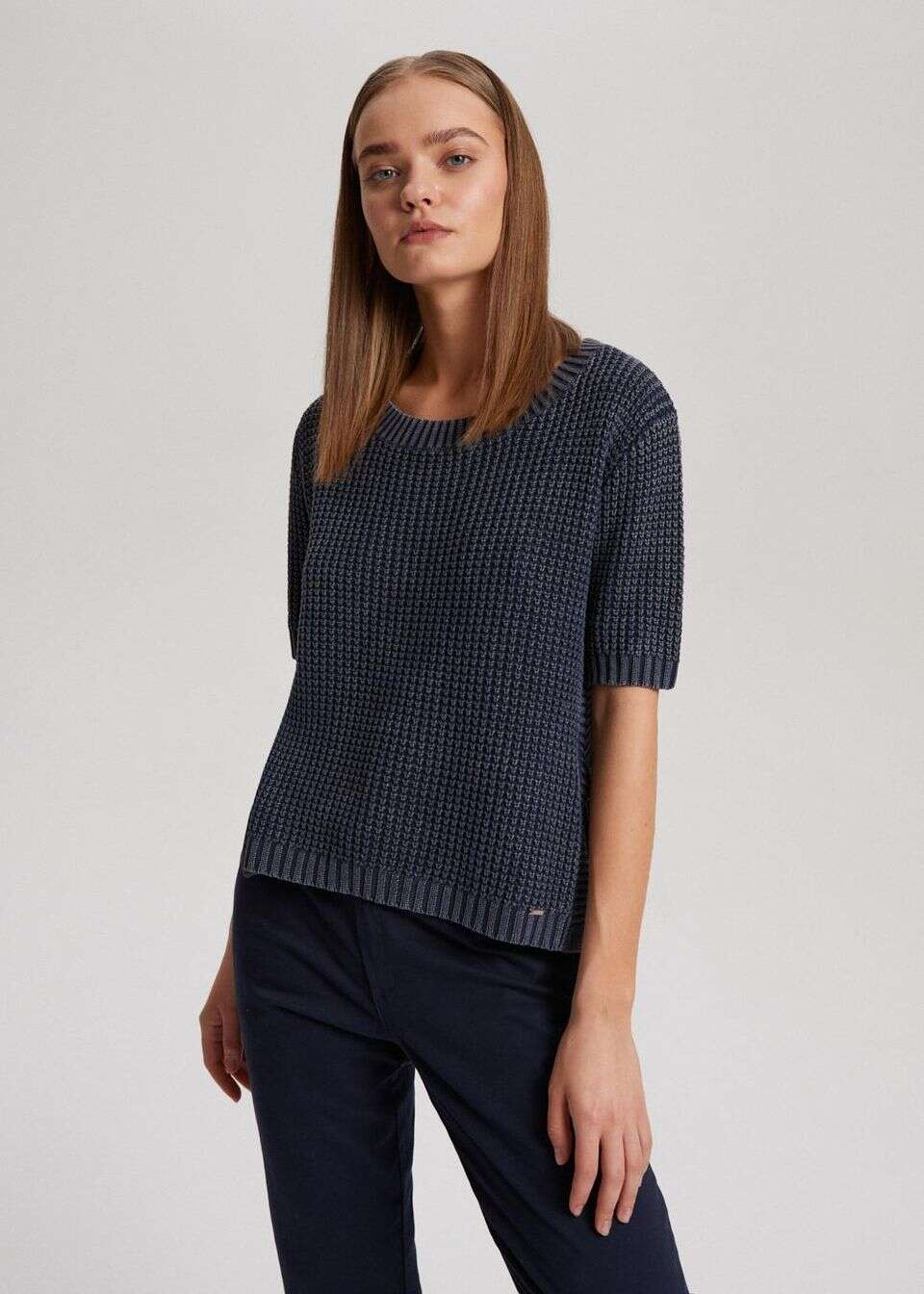 Sweter ze spranej bawełny z wiązaniami