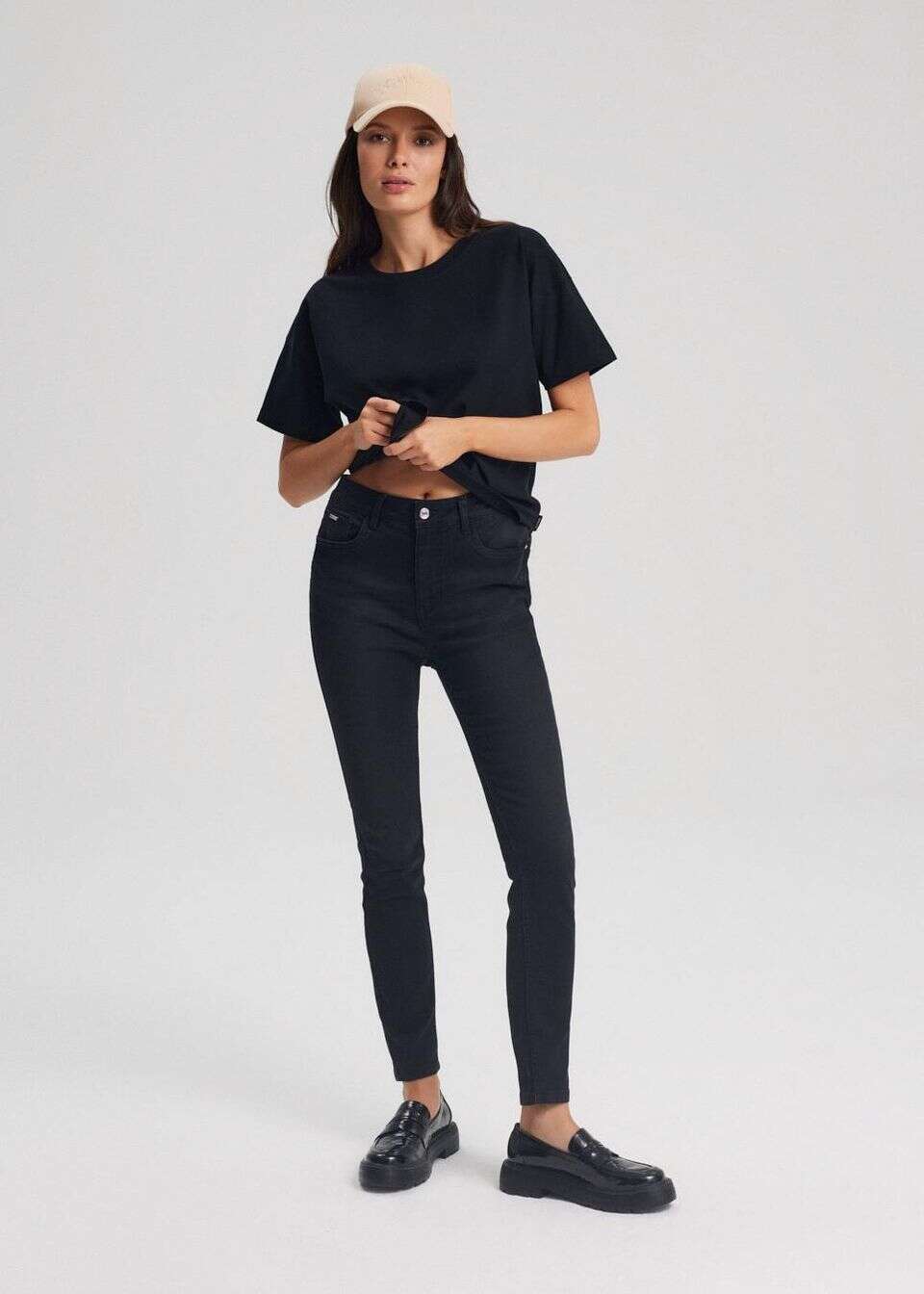 Modelujące jeansy skinny fit