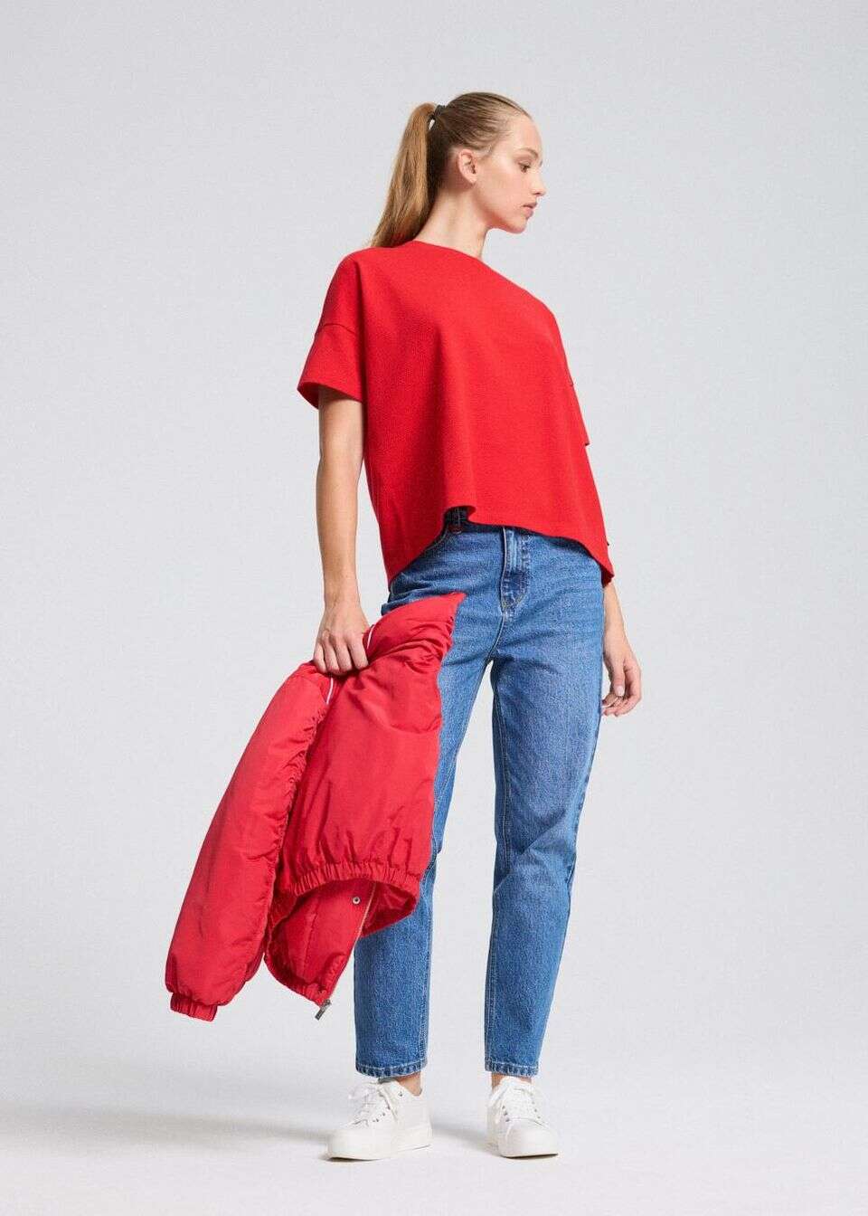 Jeansy o kroju mom fit