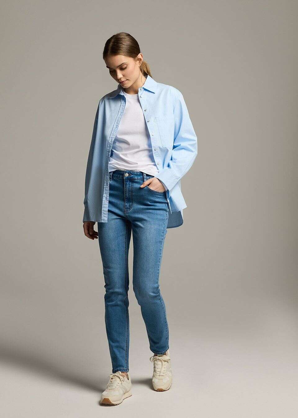 Jeansy slim fit z wysokim stanem