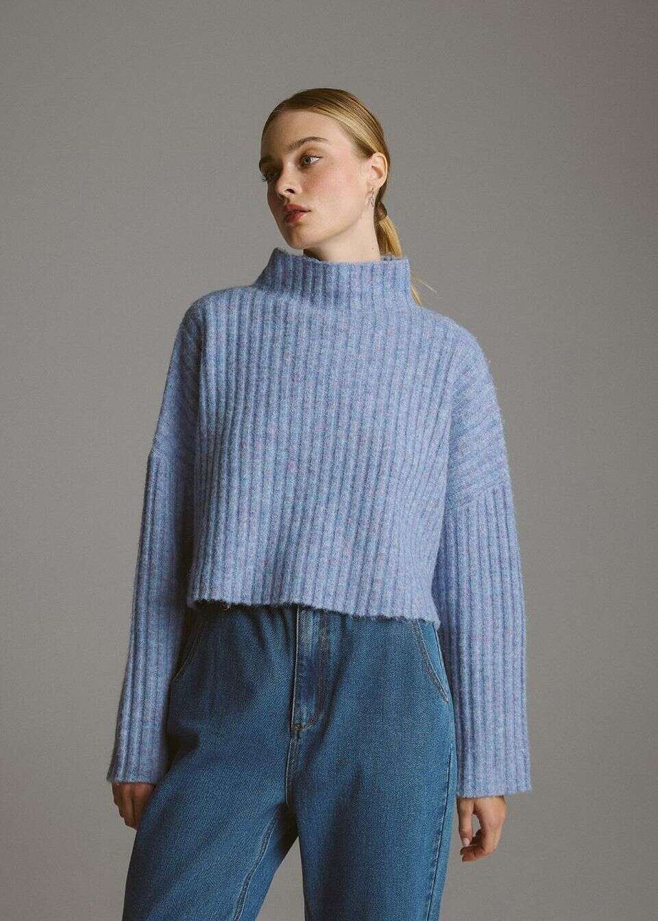 Sweter damski z prążkowanej dzianiny