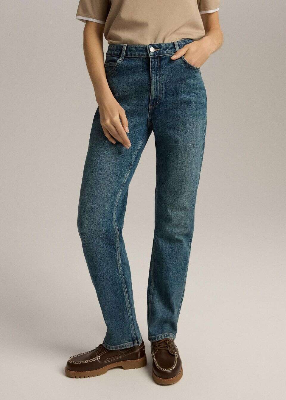 Jeansy damskie straight leg ze średnim stanem