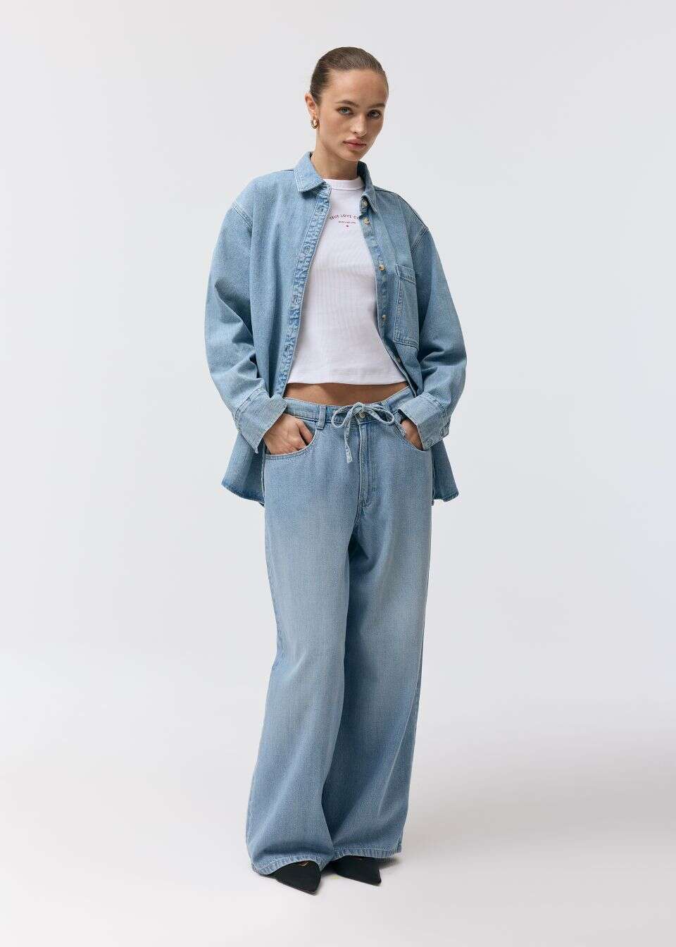 Spodnie jeansowe damskie o kroju loose fit