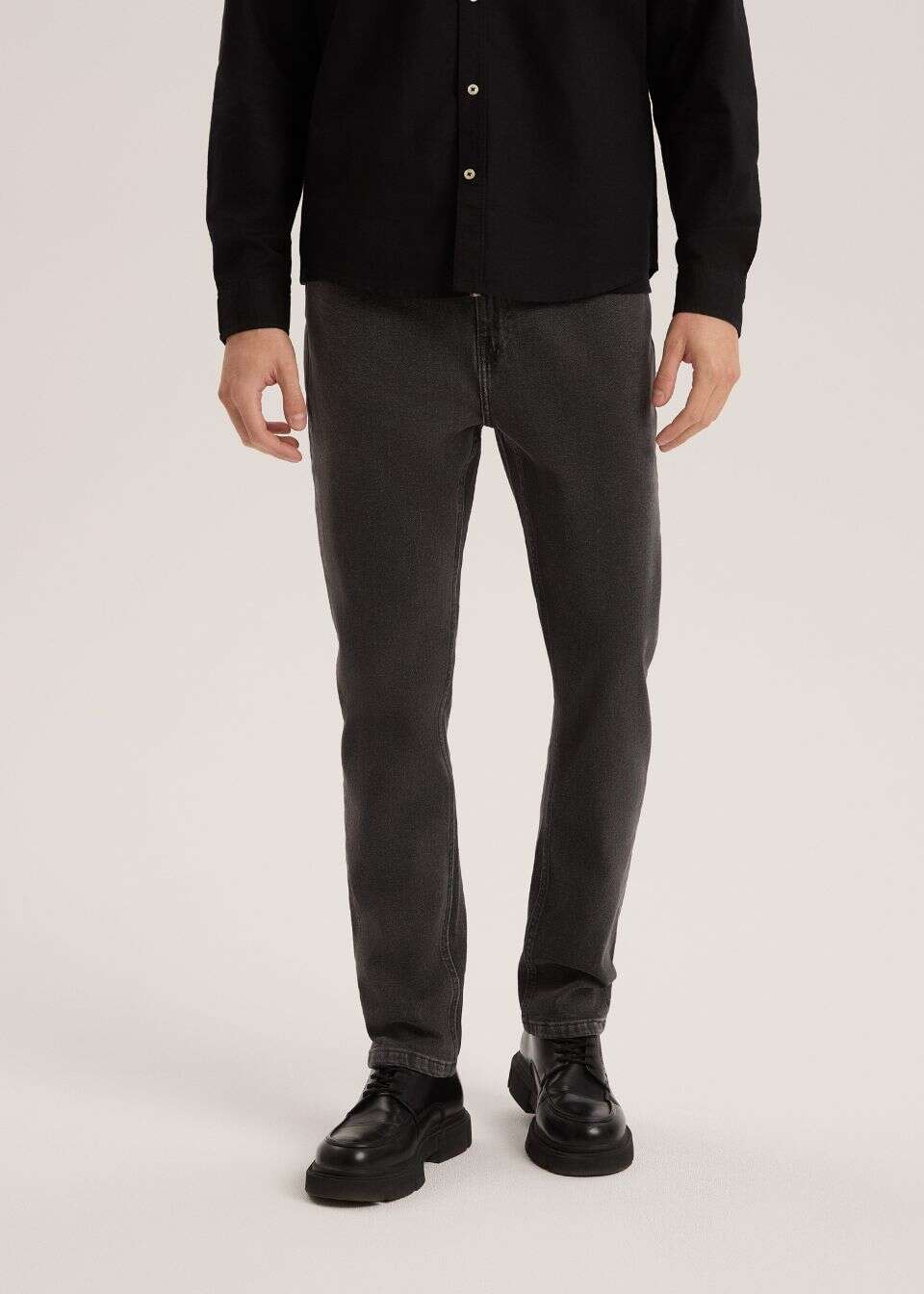 Jeansy o kroju slim fit