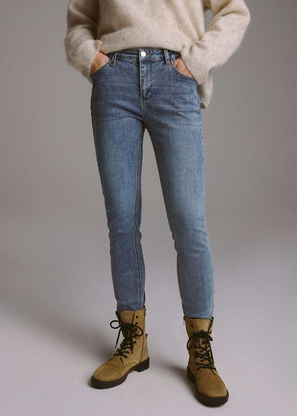Jeansy slim fit ze średnim stanem