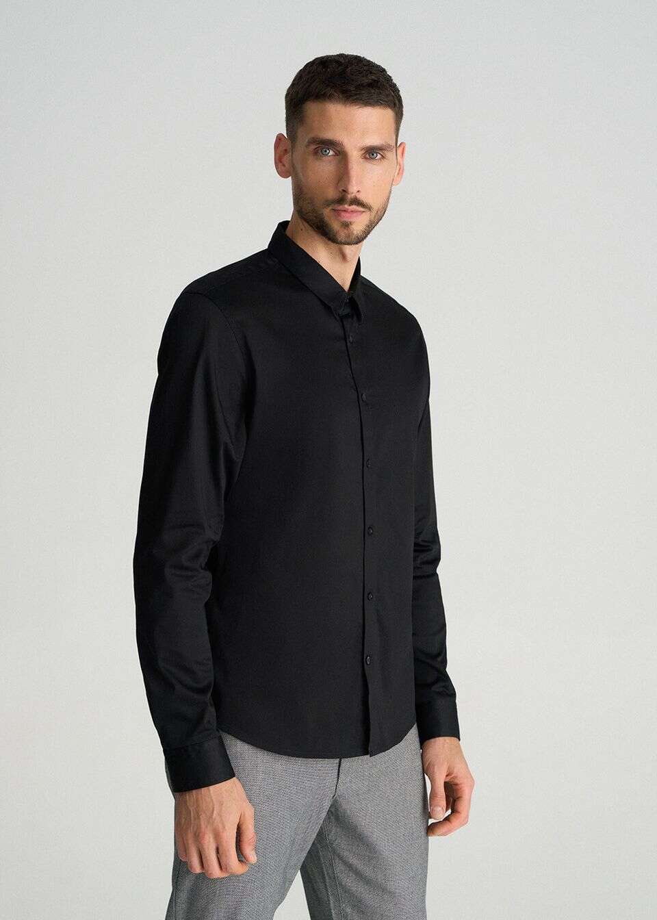 Elegancka koszula o dopasowanym kroju