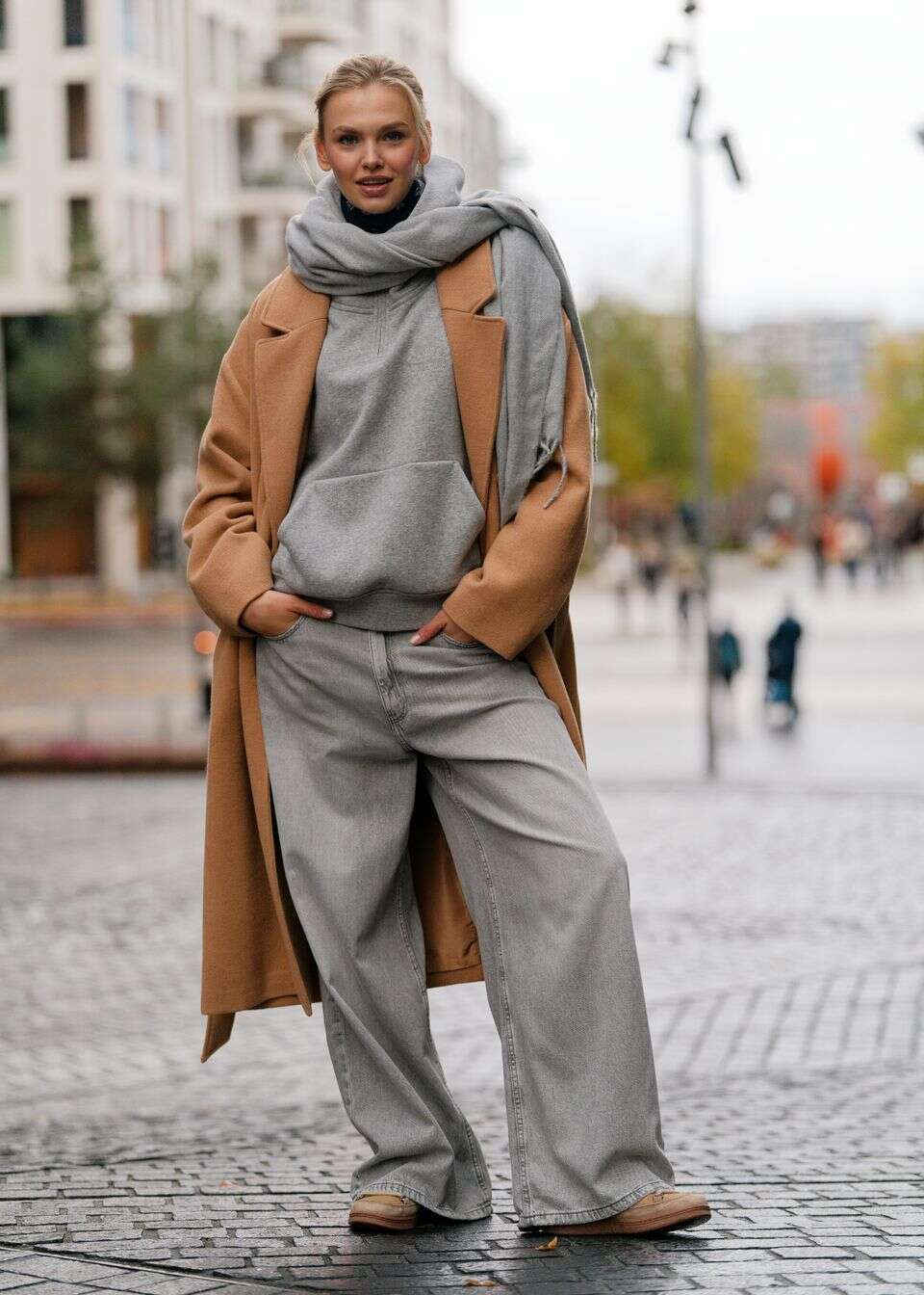 Jeansy damskie loose fit z dodatkiem lyocellu