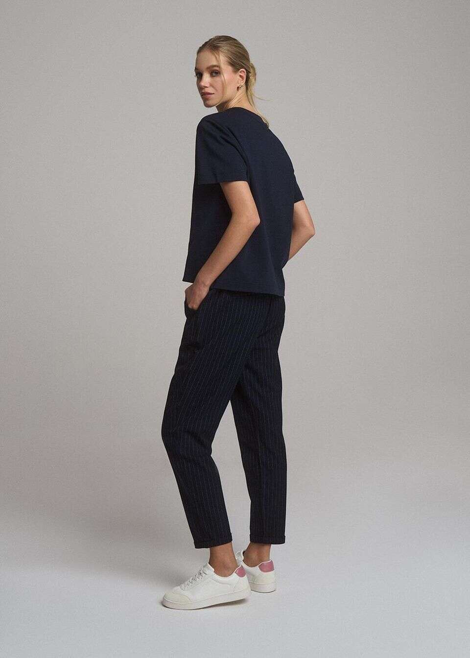 Spodnie joggers w prążki