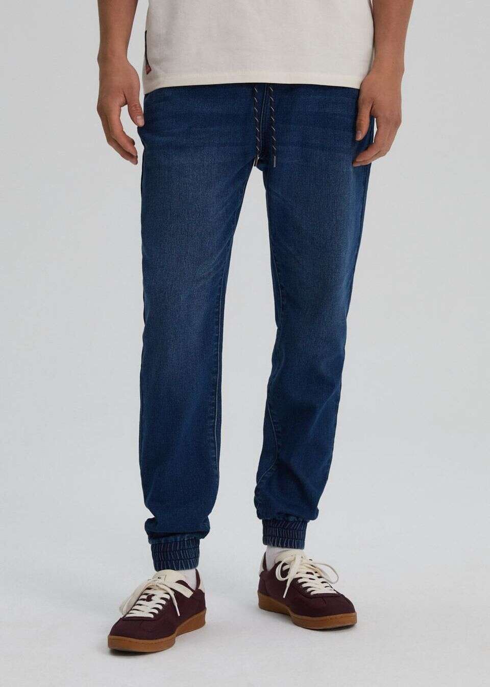 Denimowe spodnie typu jogger