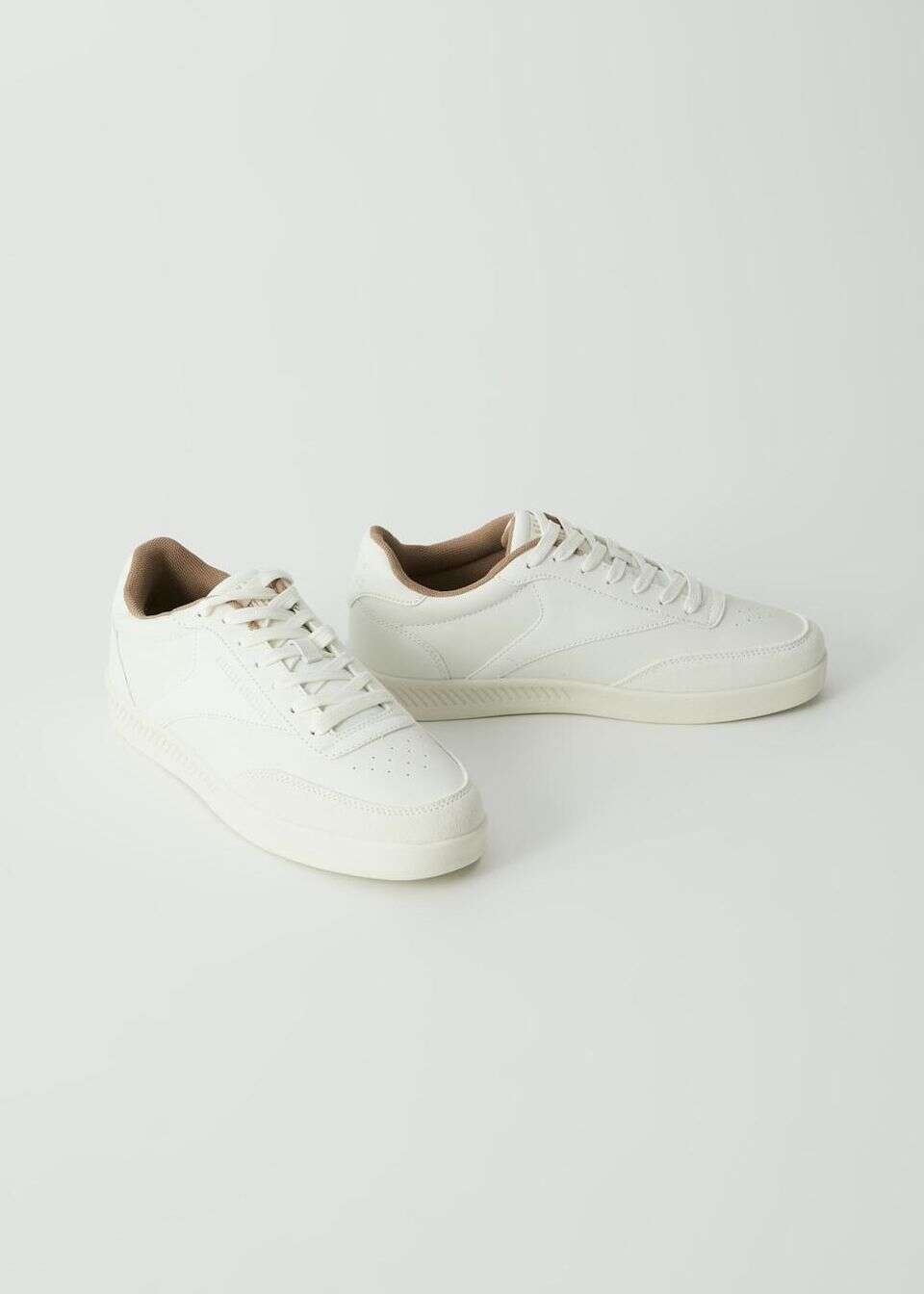 Białe sportowe buty męskie