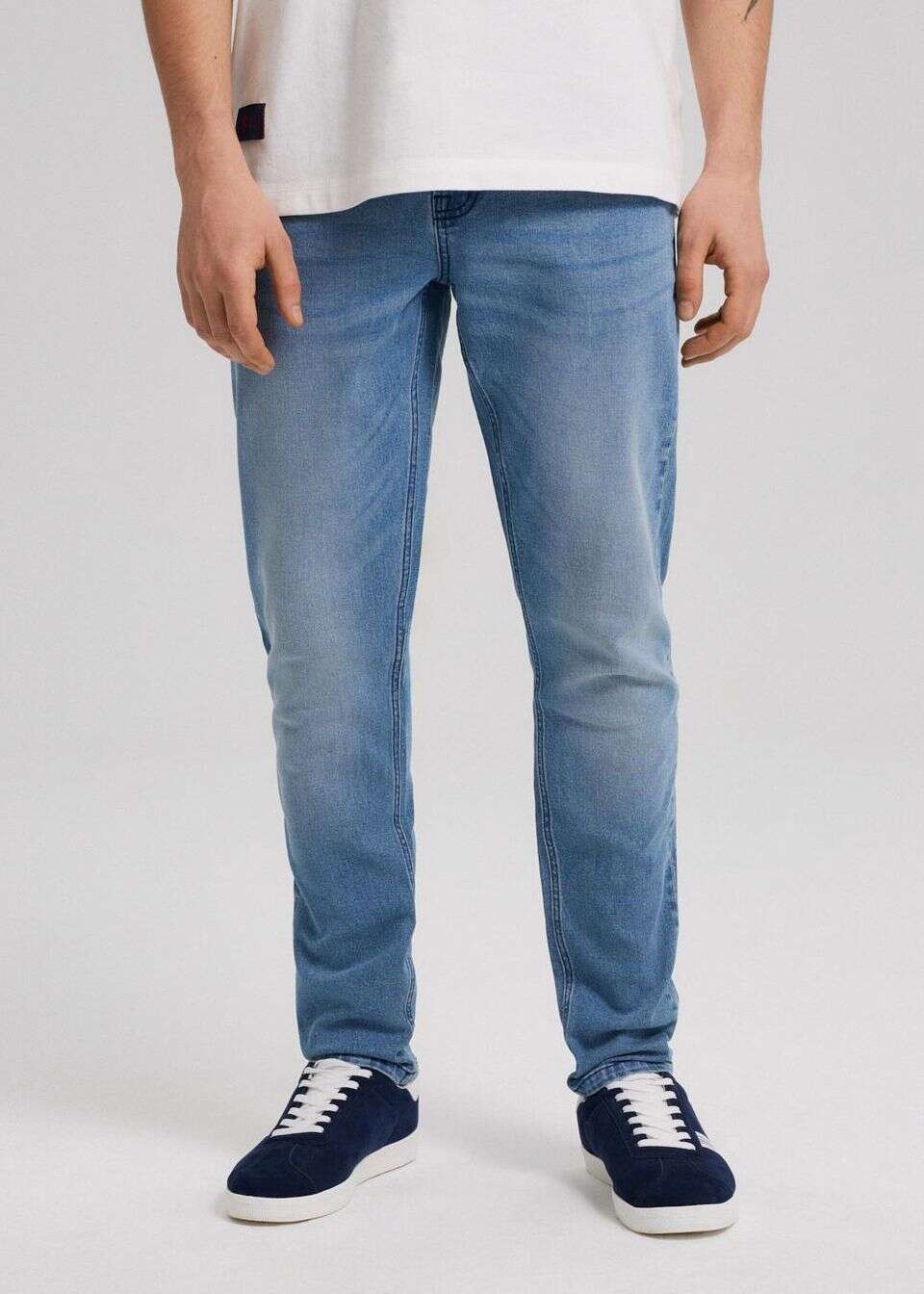 Denimowe spodnie slim-fit