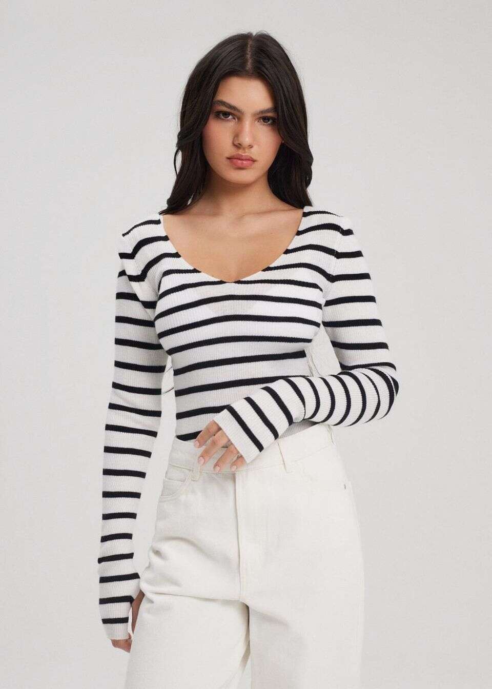 Dopasowany sweter damski z wełną