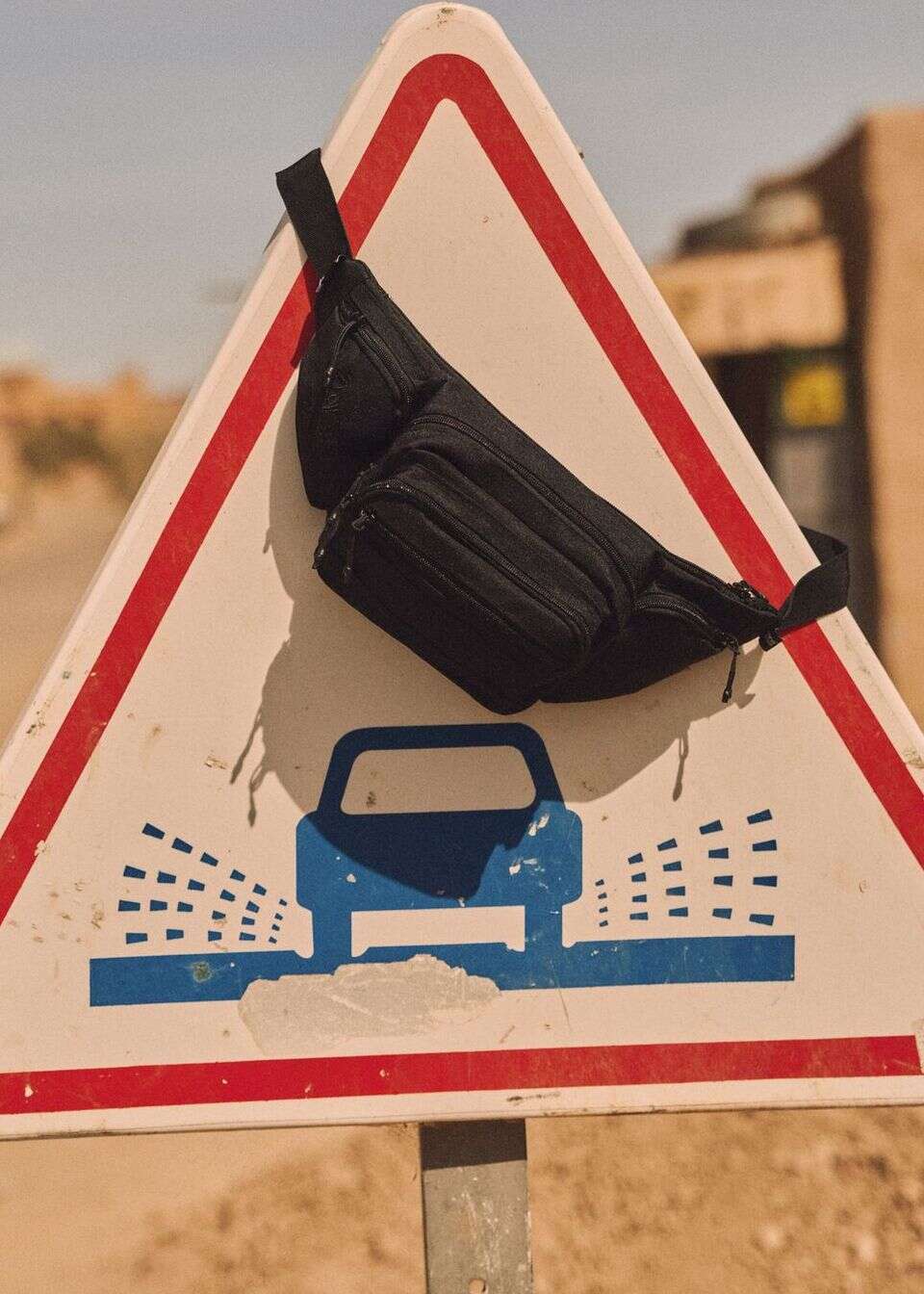 Saszetka typu nerka z linii DAKAR